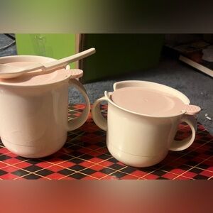Tupperware cream and sugar set with lids and the original spoon